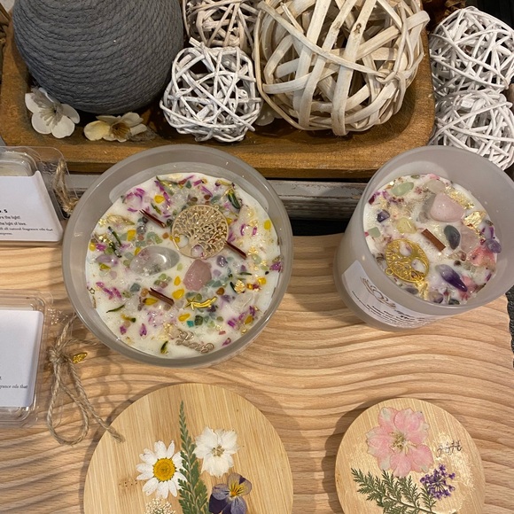 The Empress 8oz Intention Candle. Chanel NO.5 fragrance - Picture 2 of 6